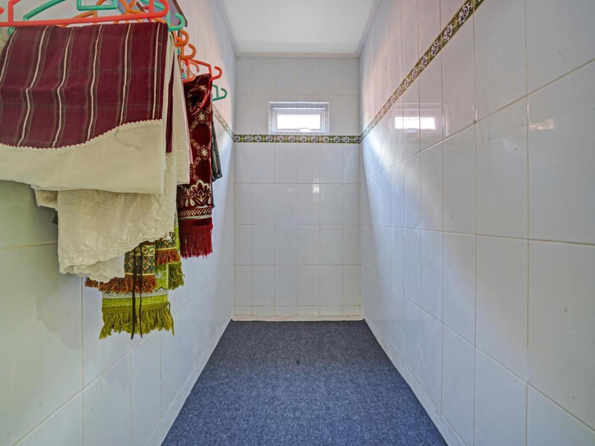 Oyo 90804 Oma Uti Homestay Syariah Джокякарта Екстериор снимка