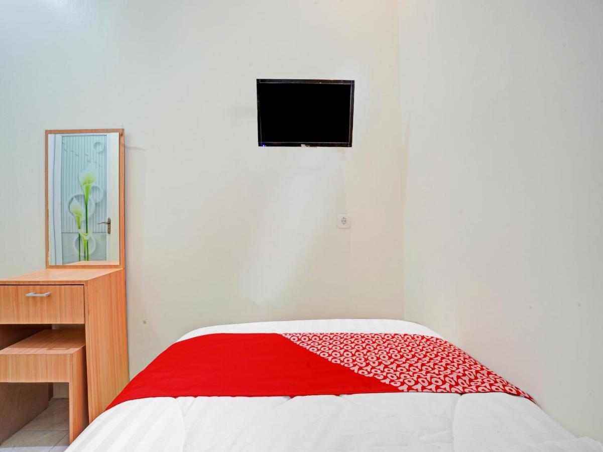 Oyo 90804 Oma Uti Homestay Syariah Джокякарта Екстериор снимка
