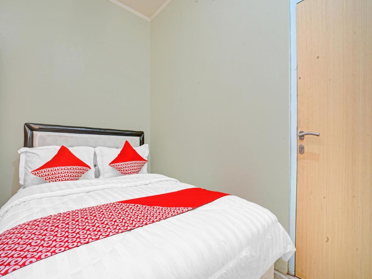 Oyo 90804 Oma Uti Homestay Syariah Джокякарта Екстериор снимка