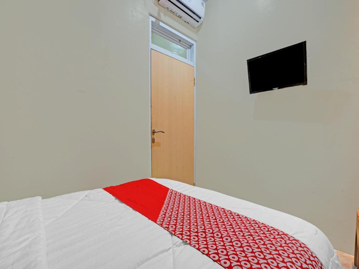 Oyo 90804 Oma Uti Homestay Syariah Джокякарта Екстериор снимка